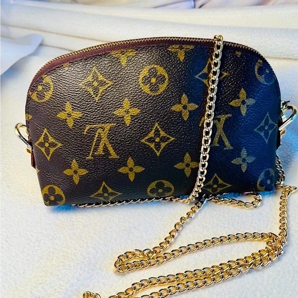 Louis vuitton purse 2025 with gold chain strap